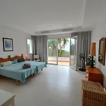 Beautiful With Sea Views Ferienhaus